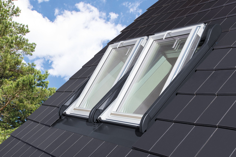 Roleta zewnętrzna do okna dachowego Fakro ARZ Komfort Z-Wave 106 78x140 elektryczna