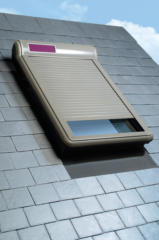 Roleta zewnętrzna do okna dachowego Fakro ARZ SOL/102 PP 74x104 solarna