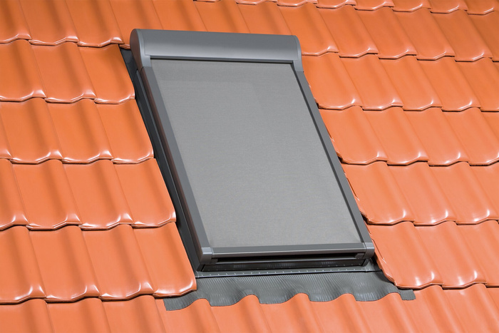 Markiza FAKRO AMZ KOMF E230/092 RAL 9005 94x118