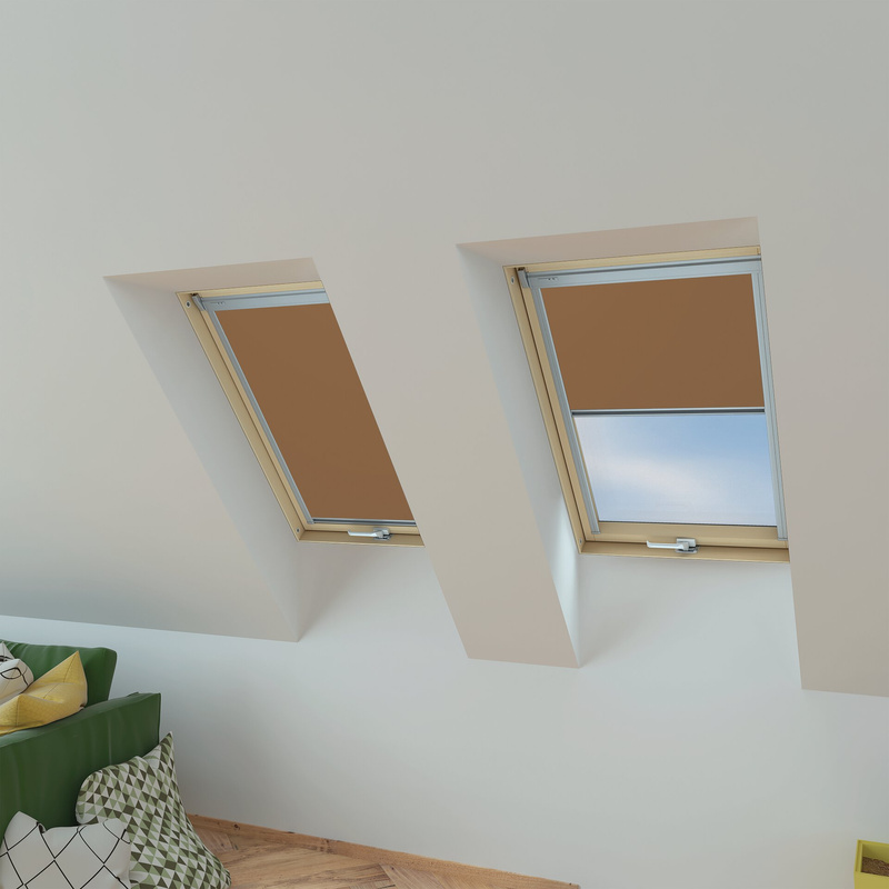 Roleta wewnętrzna do okna dachowego Fakro ARP Z-W/242 94x118 rozpraszająca elektryczna